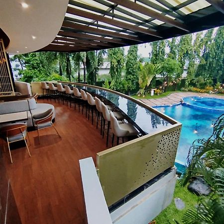 The Sun Hotel Sidoarjo Exteriör bild