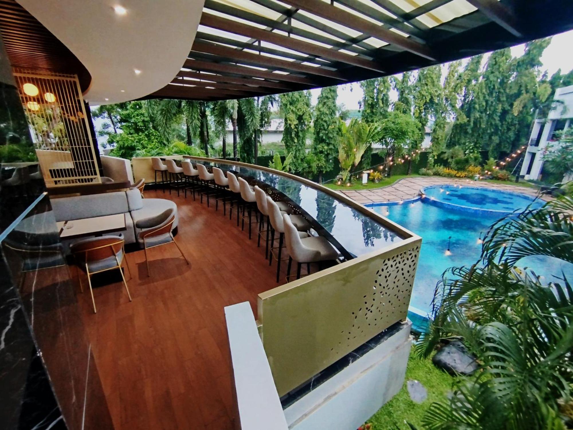 The Sun Hotel Sidoarjo Exteriör bild