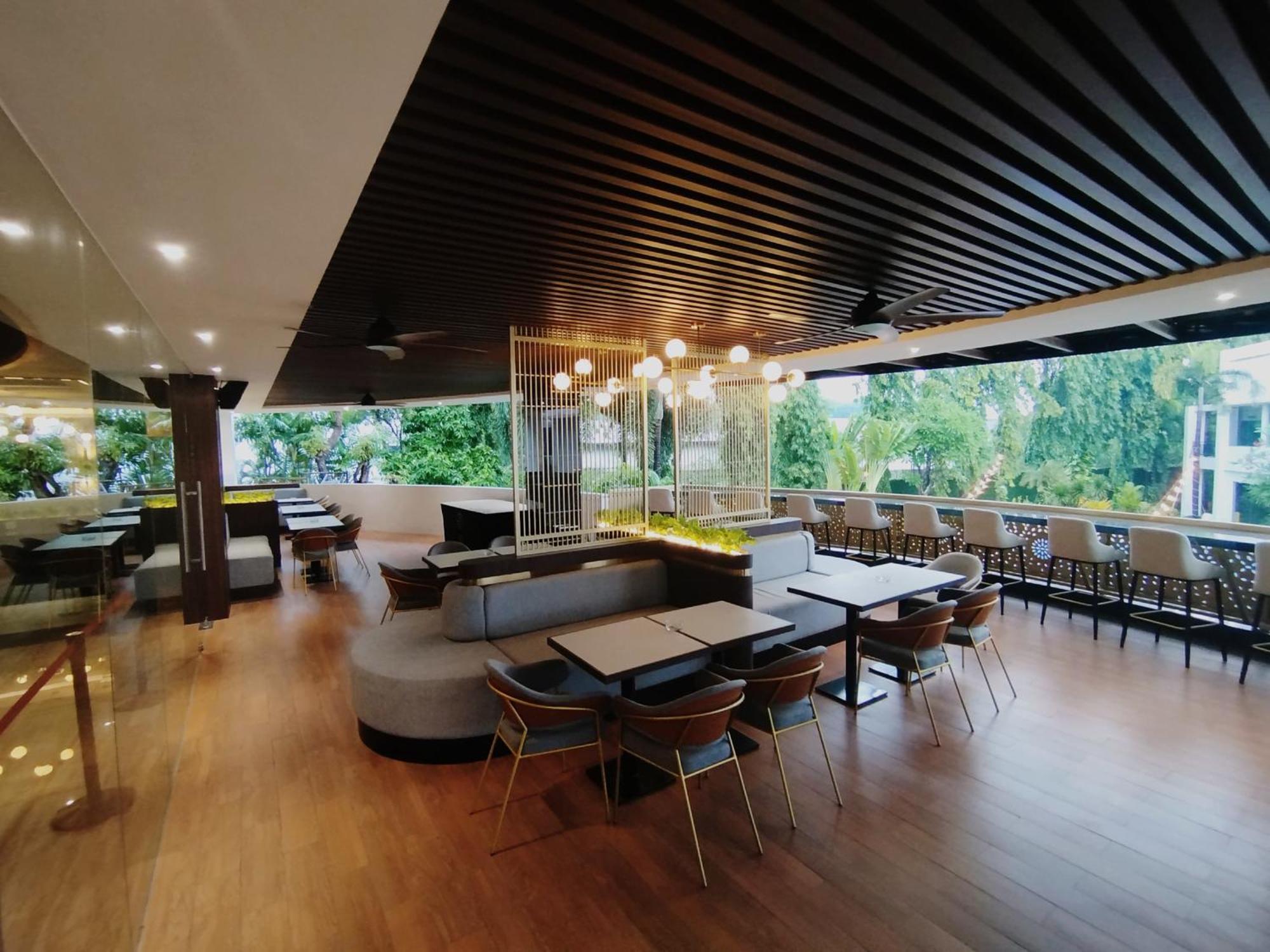 The Sun Hotel Sidoarjo Exteriör bild