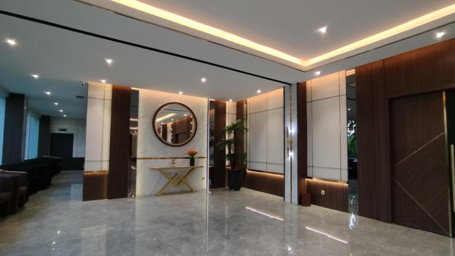 The Sun Hotel Sidoarjo Exteriör bild