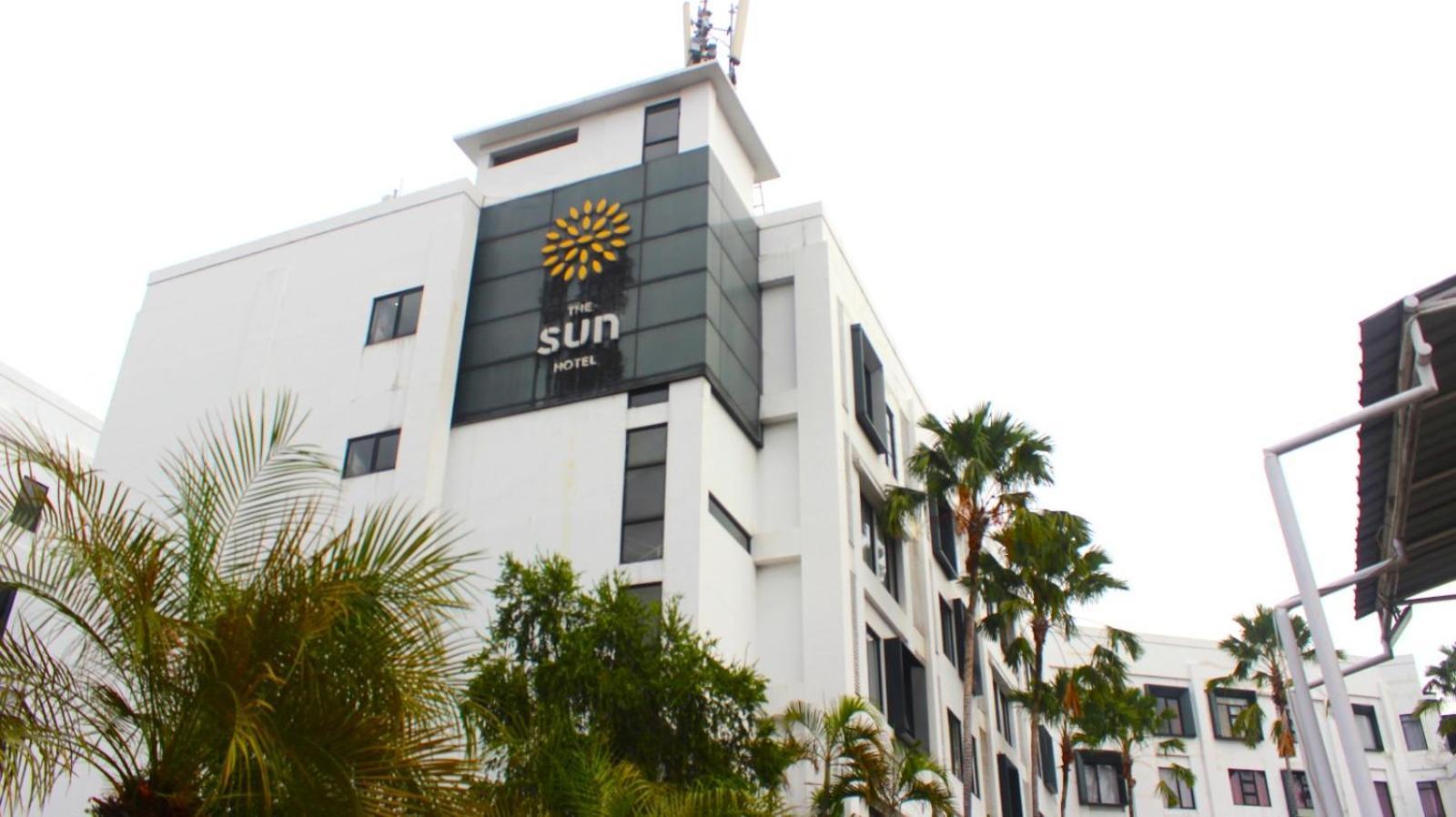 The Sun Hotel Sidoarjo Exteriör bild