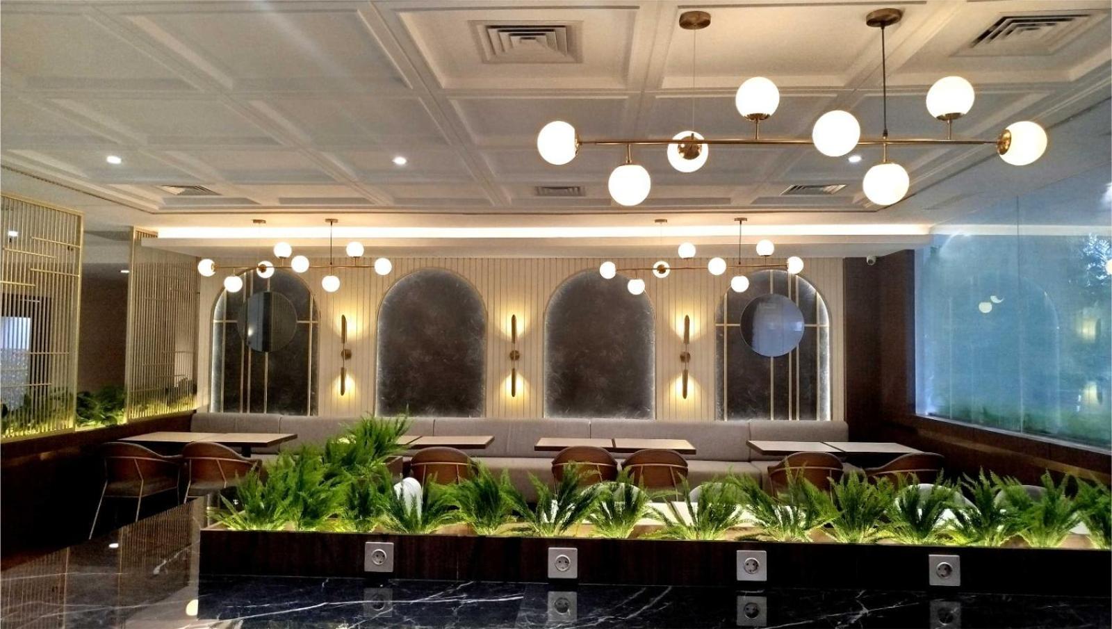 The Sun Hotel Sidoarjo Exteriör bild