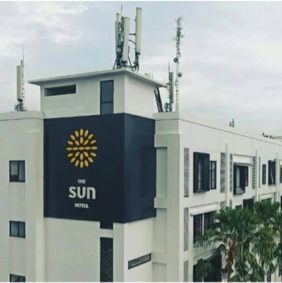 The Sun Hotel Sidoarjo Exteriör bild