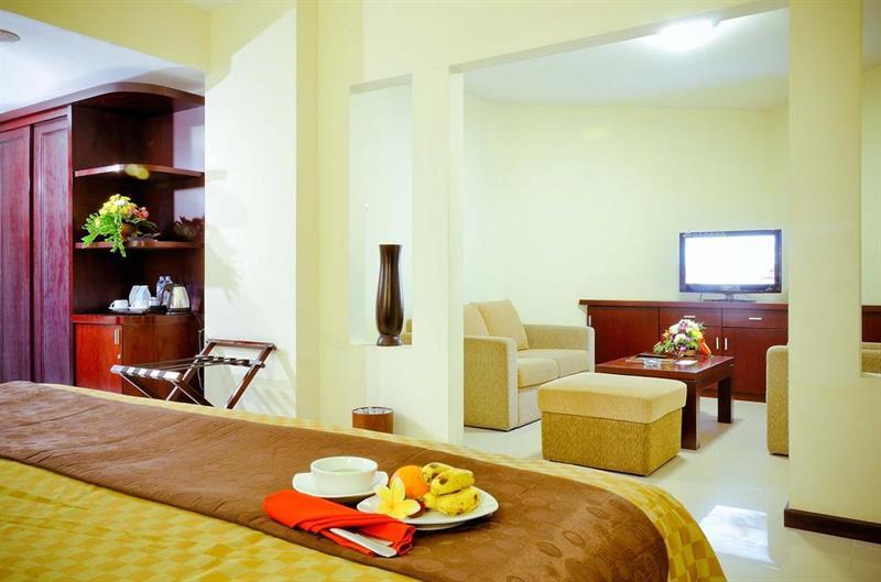 The Sun Hotel Sidoarjo Exteriör bild