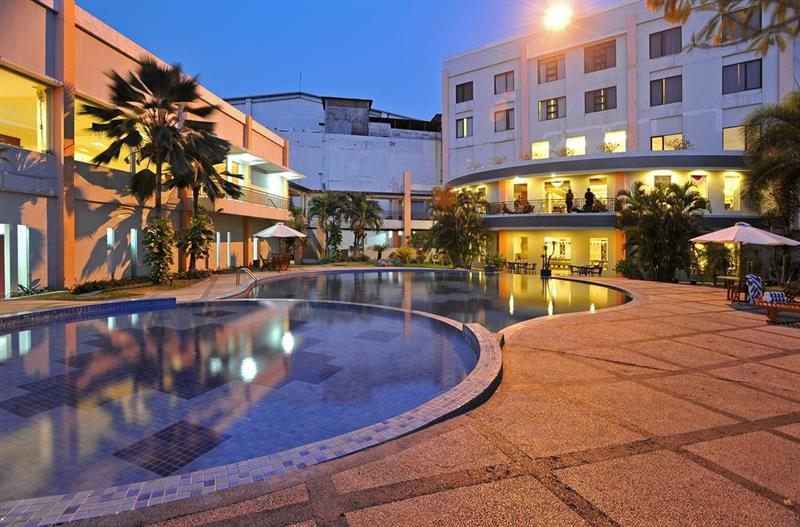 The Sun Hotel Sidoarjo Exteriör bild