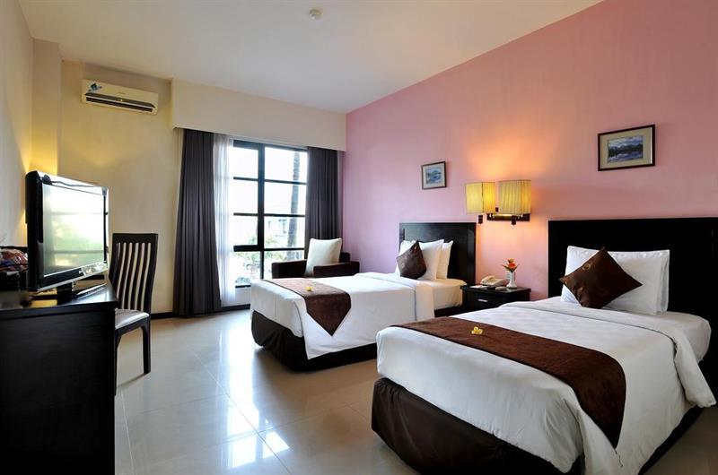 The Sun Hotel Sidoarjo Exteriör bild
