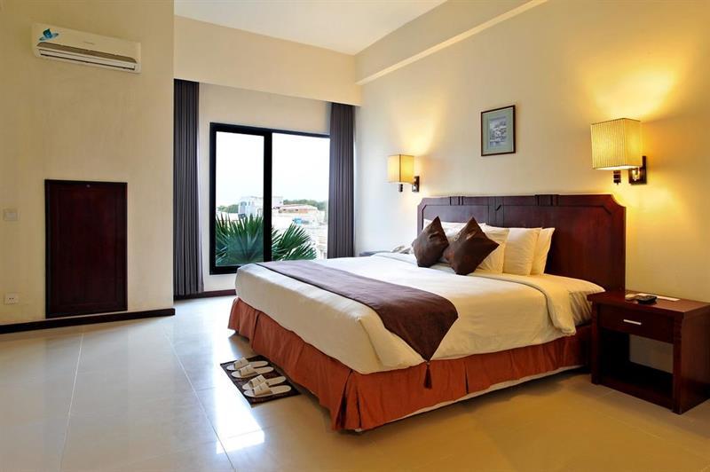 The Sun Hotel Sidoarjo Exteriör bild
